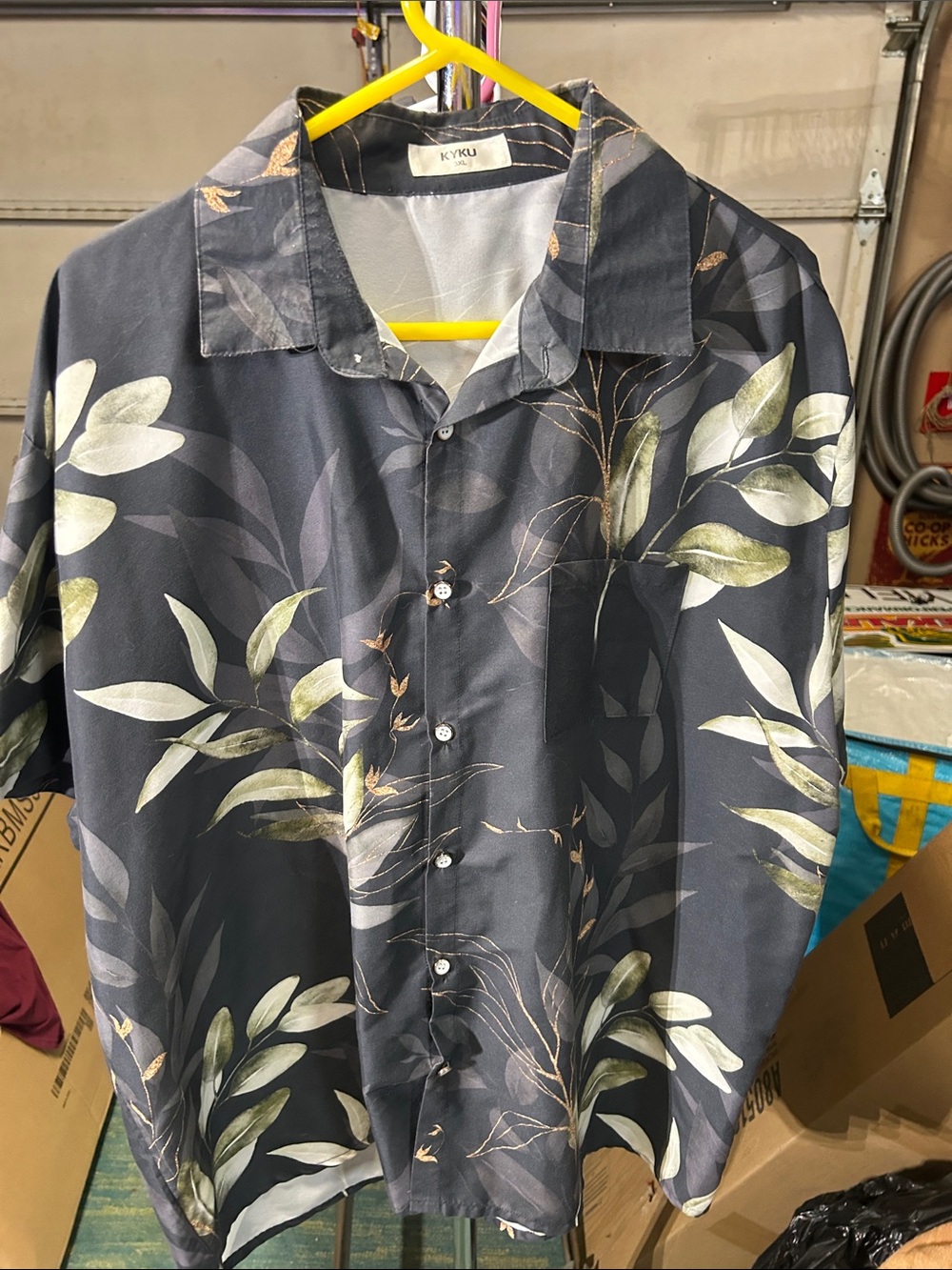 Men’s Black Botanical Print Short Sleeve Button-Down Shirt